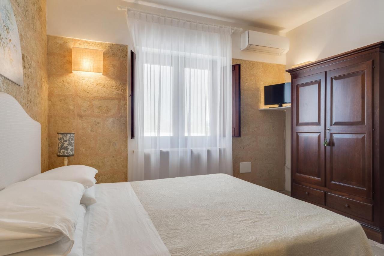Le Lantane - Luxury Rooms อเลซซาโน ภายนอก รูปภาพ